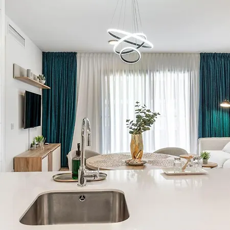 شقة Casa Paseo - New With Sea Views From Terrace إِستيبونا