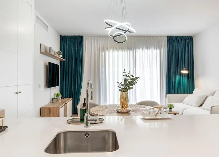 شقة Casa Paseo - New With Sea Views From Terrace إِستيبونا