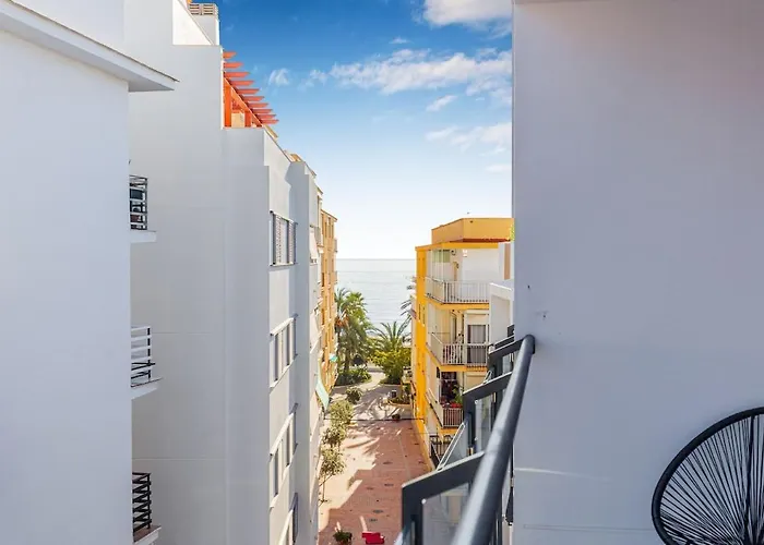 Casa Paseo - New With Sea Views From Terrace شقة