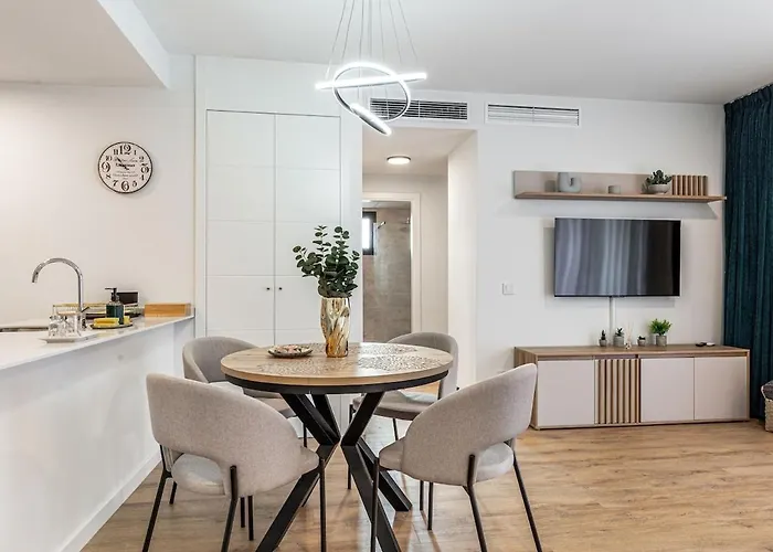 Casa Paseo - New With Sea Views From Terrace *