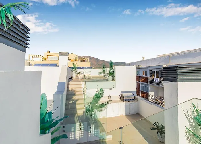 Casa Paseo - New With Sea Views From Terrace شقة